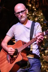Moby &ndash; Lift Me Up cover