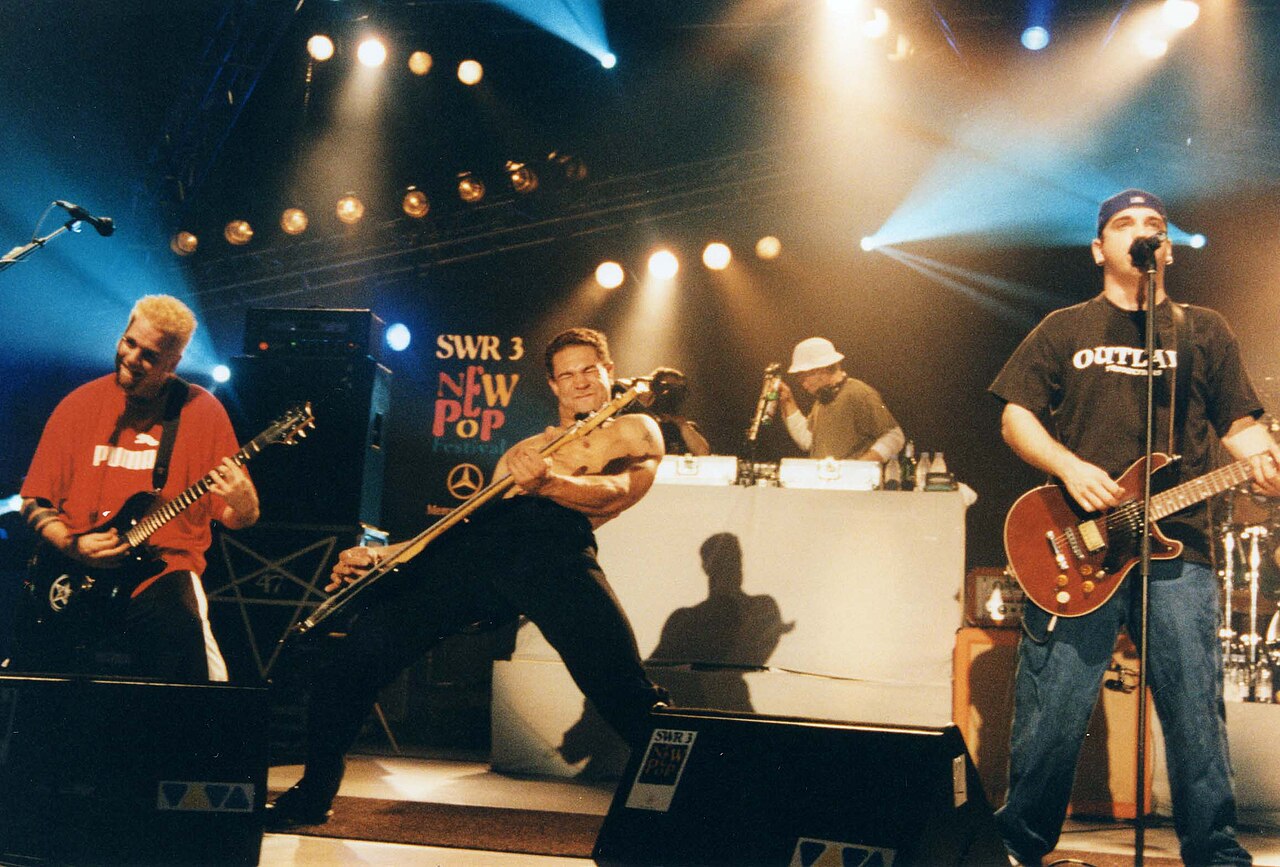 Bloodhound Gang – Bad Touch cover